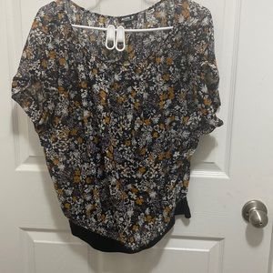 Floral sheer blouse with elastic waistband